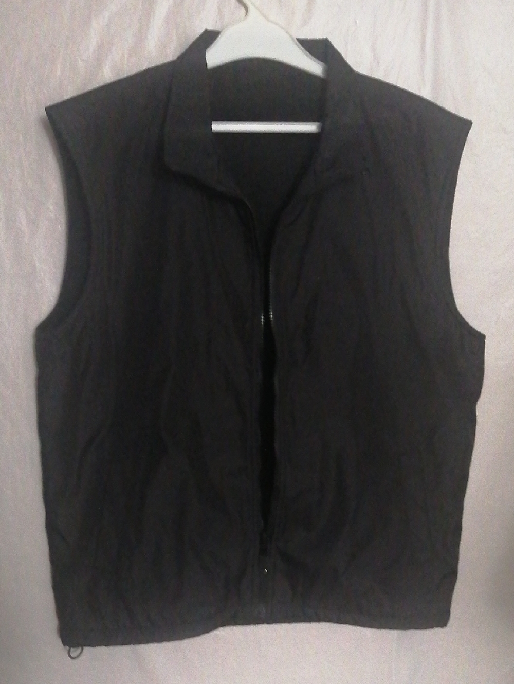 Men's Black Zip-Up Sleeveless Vest